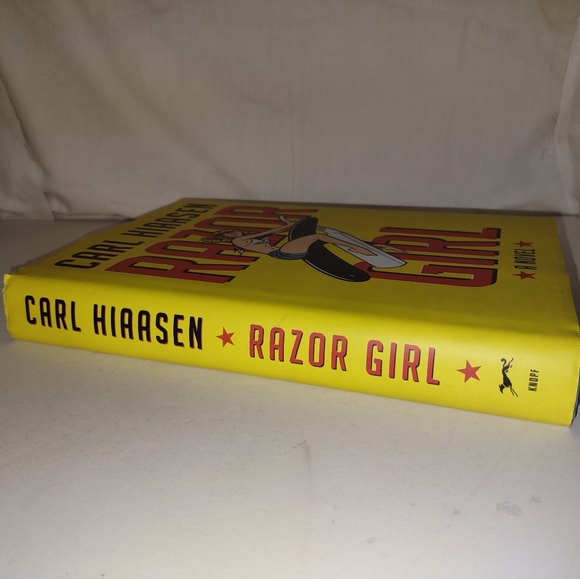 Razor Girl by Carl Hiaasen 2016 Hardcover GC - Picture 3 of 4